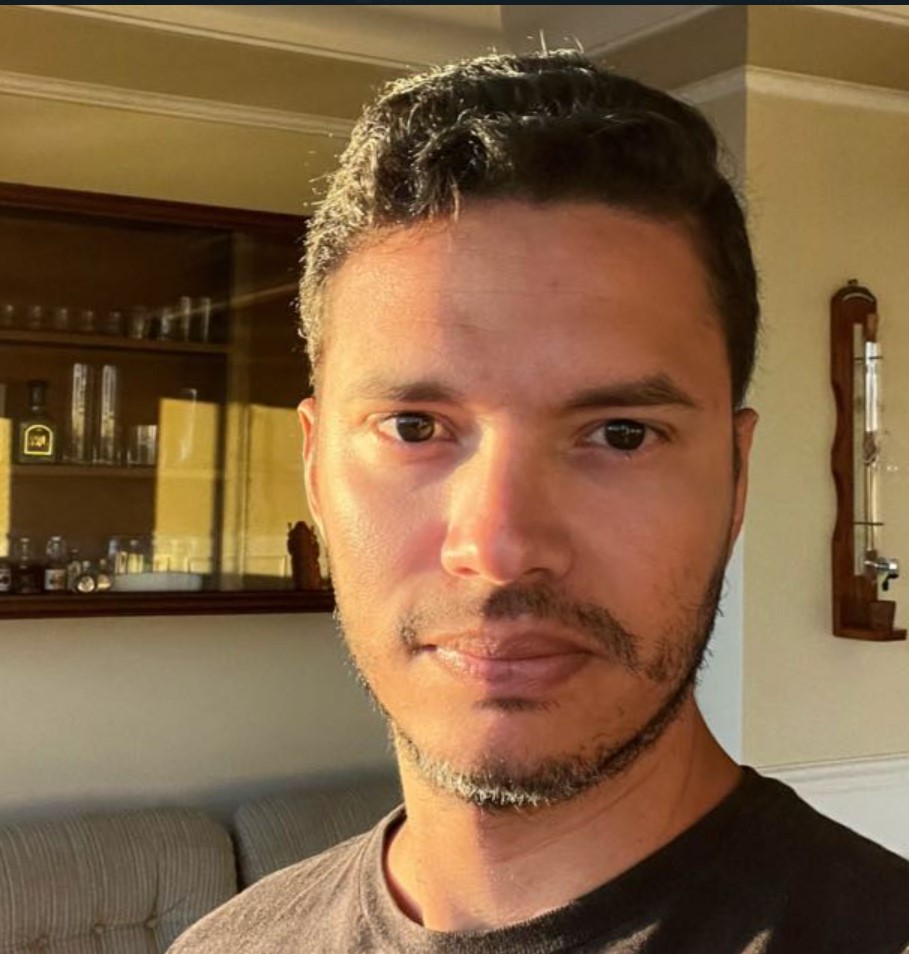 Emanuel Araujo Silva